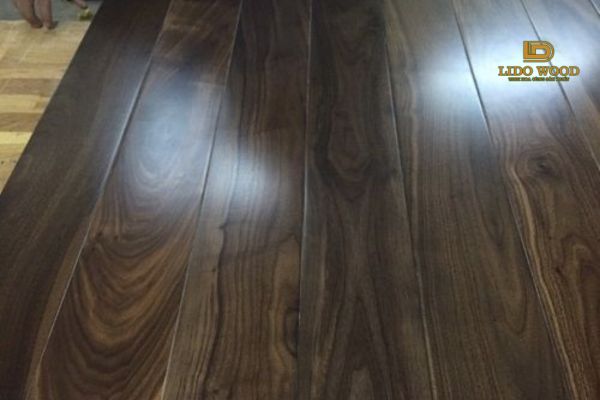 Sàn gỗ óc chó nhập khẩu là gì?