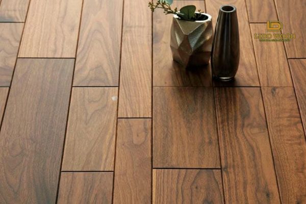 Giá của sàn gỗ óc chó ngoại nhập khẩu