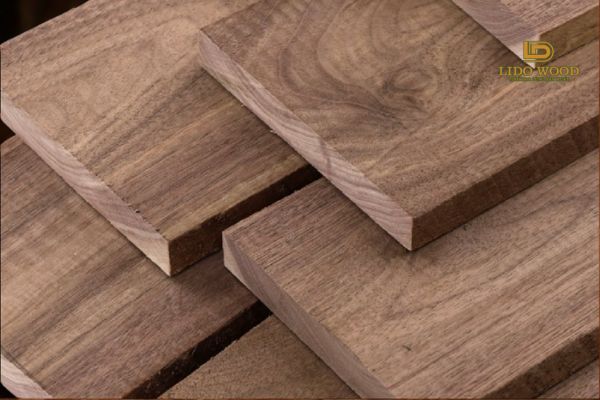 Đặc điểm nổi bật của gỗ óc chó tại Việt Nam