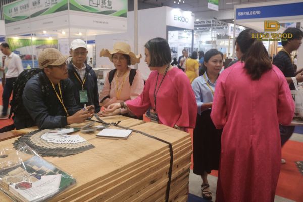 Trải nghiệm trực tiếp chất lượng gỗ tại gian hàng Lidowood