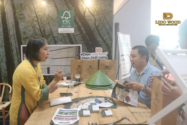 Đội ngũ Lidowood trực tiếp tư vấn cho nhà sản xuất, doanh nghiệp