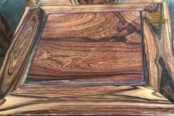 Giá gỗ cẩm lai Lào