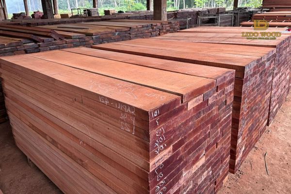 Đặc điểm của gỗ xoan đào sấy xẻ