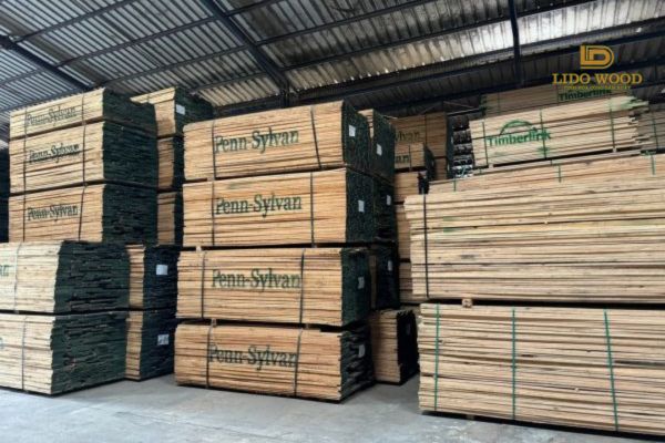 Gỗ thông xẻ sấy nhập khẩu là gì?