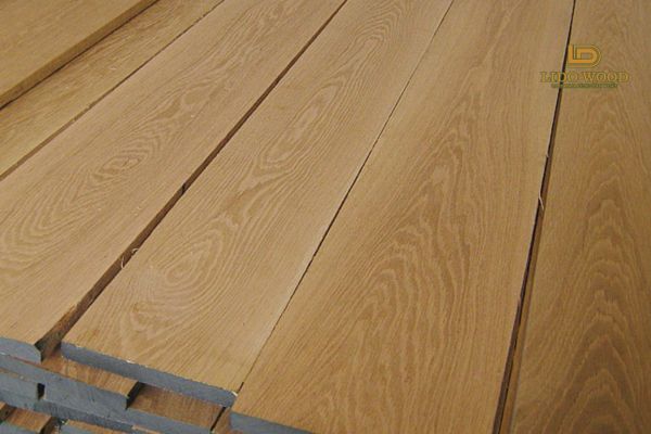 Đặc điểm của gỗ sồi Nga xẻ sấy