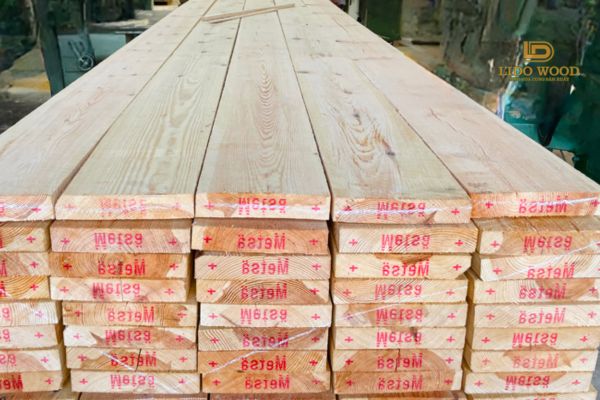 Đặc điểm của gỗ thông Thụy Điển xẻ sấy