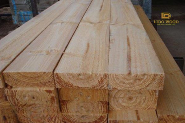 Loại gỗ thông nhập khẩu Úc xẻ sấy này có đặc điểm gì?